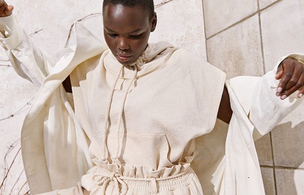 Kolekcija H&M Spring 2021 spodbuja inovacije na področju trajnosti s športnim minimalizmom iz 90-ih