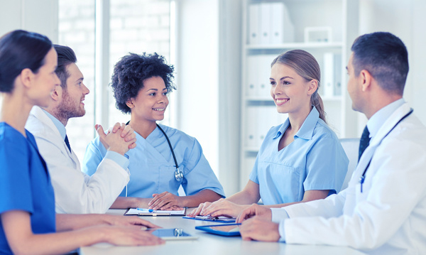 Slovenski zdravniki o cepljenju proti koronavirusu SARS-CoV-2