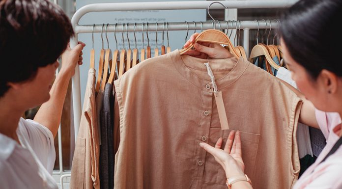 V Sloveniji smo leta 2019 zavrgli 12,3 kg oblačil na prebivalca