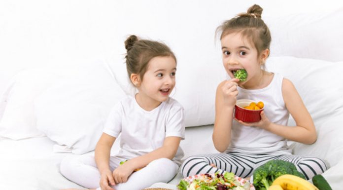 Kako pretentati otroke, da bodo jedli zdravo hrano?