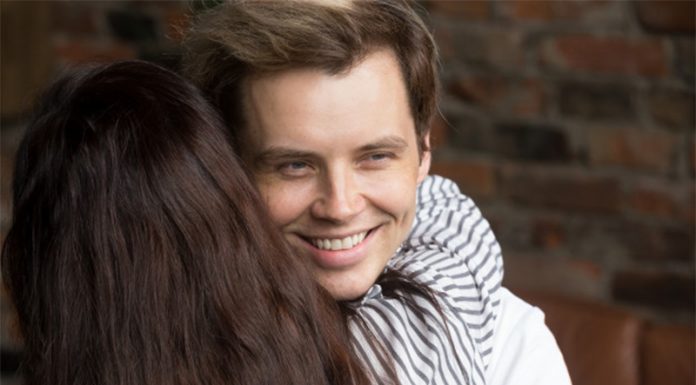 6 subtilnih znakov, da vas nekdo na skrivaj ne mara