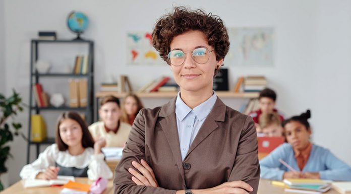 Šolniki množično podpisujejo apel Svetu EU: ne pristajamo na prisilo!