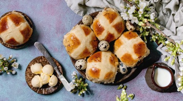 Recept: Velikonočni kruhki (križeva pogača)