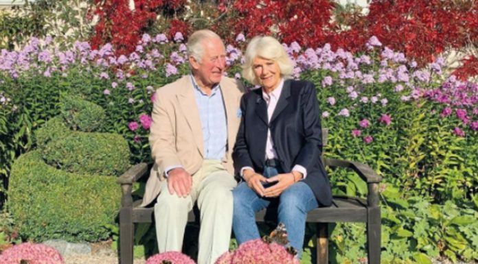 Je Camilla Charlesa zapustila dva dni po Filipovem pogrebu?