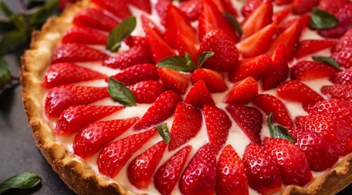 Recept: Hitro pripravljena jagodna pita