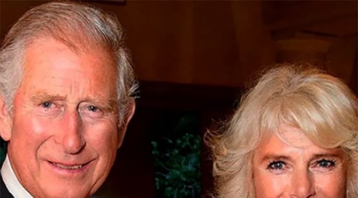 Camilla Parker se je v javnosti pokazala v copatih in nasmejala mnoge