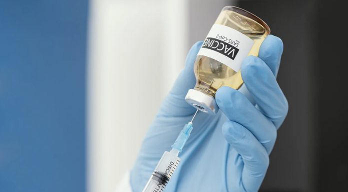 Zdravniki opozarjajo na nevarnost, ki jo cepljeni za Covid predstavljajo za necepljene