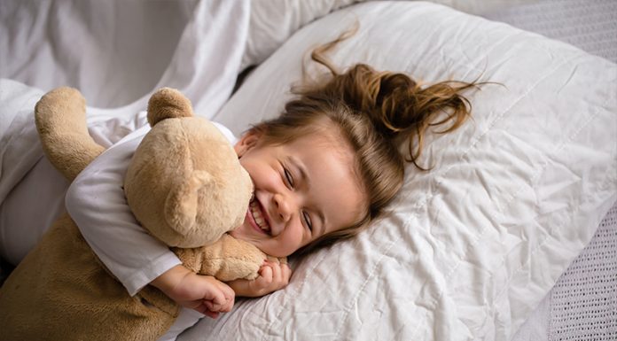 Kako pomagati otroku, ki ima tesnobo pred spanjem?