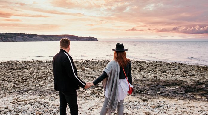 Slovenca, ki sta se spoznala na ona-on, se poročita