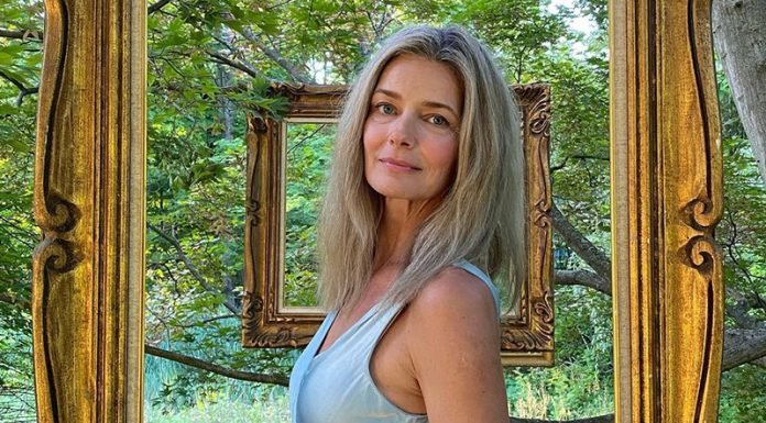 Stara je 56 let in še vedno brez težav pozira popolnoma gola