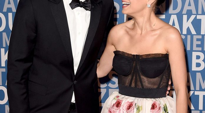 Zvezdnika šokirala ameriško javnost: otroka umijeva le ko sta vidno umazana