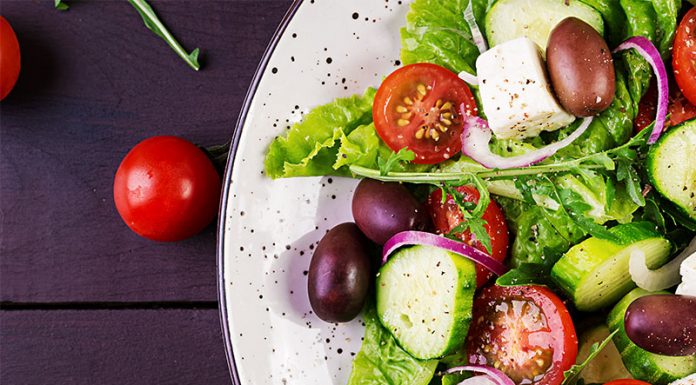 Recept: Grška solata s testeninami