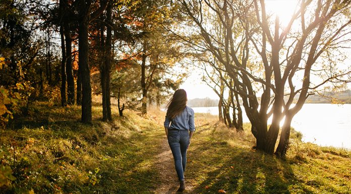 Zakaj je 10-minutni sprehod po obroku pomemben?