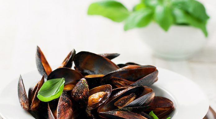 Recept: Školjke v omaki iz belega vina