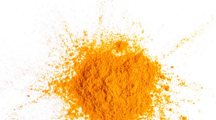 Kako odstraniti madeže kurkume z oblačil?