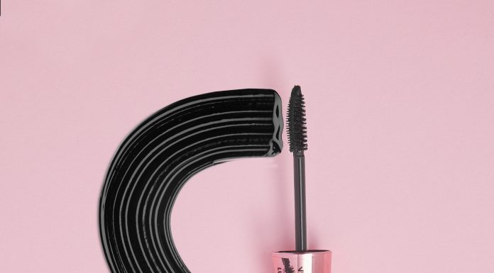 Deborah MIlano My Power Volume Extra Black in Waterproof maskari