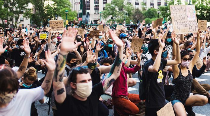 Ljudstvo bo vedno podprlo pogumne, svojemu poslanstvu predane zdravnike in srčne ljudi
