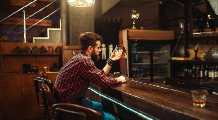 4 znaki, da ste v zvezi z alkoholikom