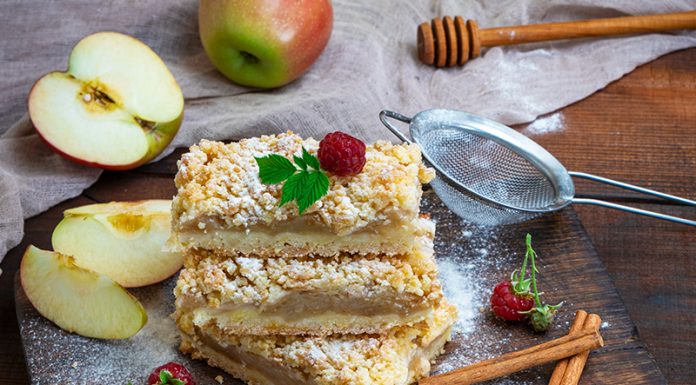 Recept: Jabolčna pita z drobljencem