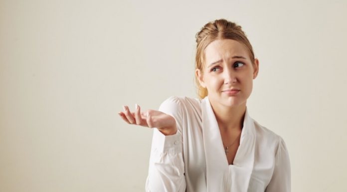 Kaj povzroča kovinski okus v ustih?