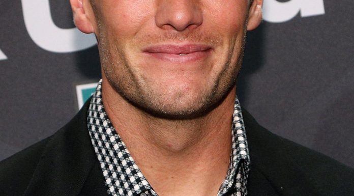 Ena najslavnejših manekenk vseh časov pravi, da je njen mož veliko bolj obseden z oblačili kot ona