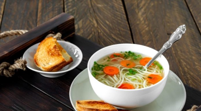 Recept: Piščančja juha z ingverjem in limono