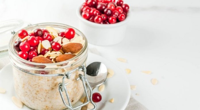 Recept: Prekonočni ovseni kosmiči