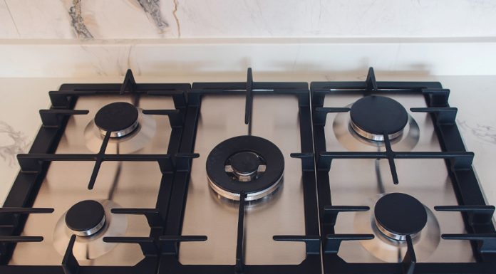 Kako odstraniti praske s površin iz nerjavečega jekla?