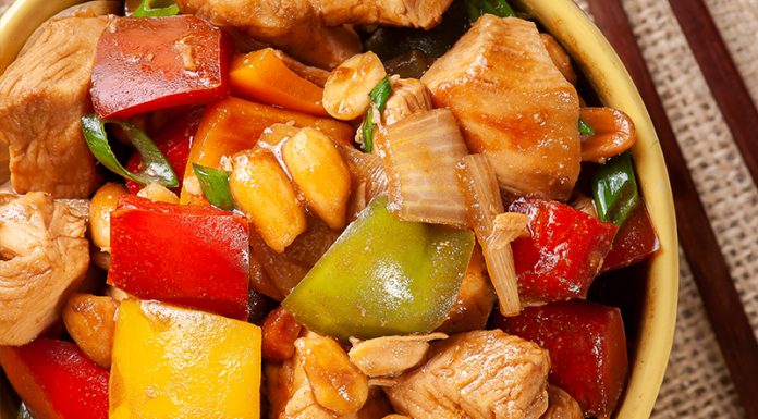 Recept: Piščanec z arašidi