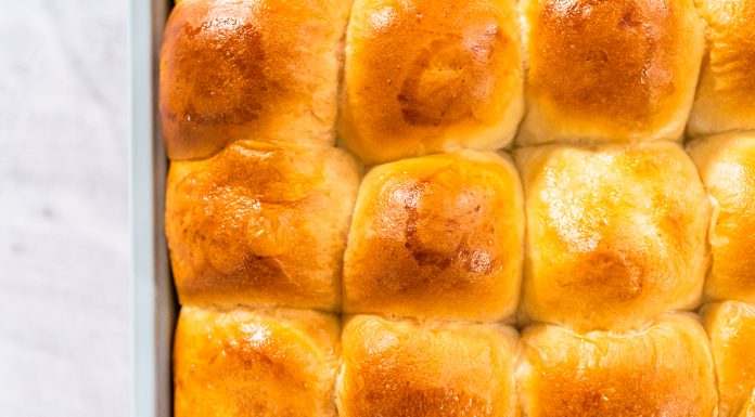 Recept: Buhteljni s česnom in parmezanom