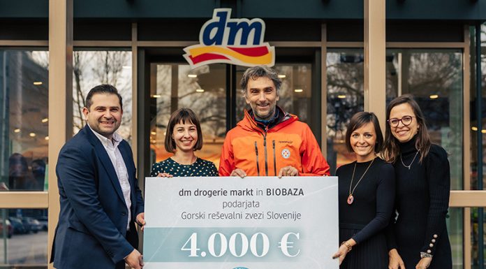 dm predal donacijo v višini 4.000 eur in izdelke Biobaza Gorski reševalni zvezi Slovenije