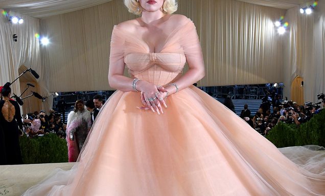 Najstniška zvezdnica priznala: gledanje pornografije od 11. leta mi je uničilo možgane