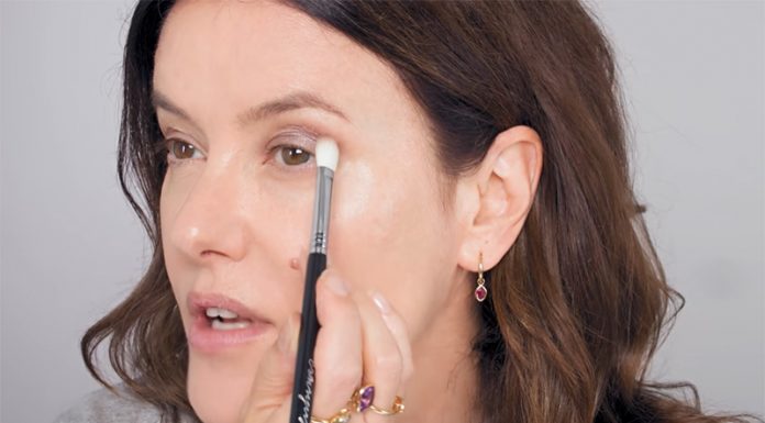 VIDEO: Ženstven večerni make-up za praznične decembrske dogodke