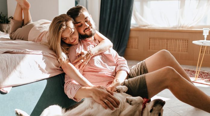Razlogi, zakaj so pari s hišnimi ljubljenčki srečnejši