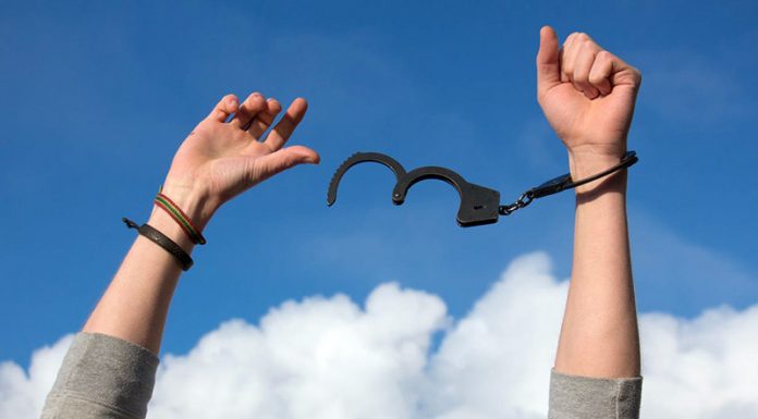 Začelo se je zbiranje podpisov za podporo prvemu ljudskemu protikoronskemu zakonu