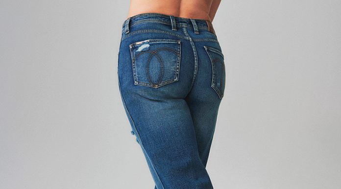 Po 40 letih je nekdanja manekenka in igralka ponovno pozirala v kavbojkah in zgoraj brez