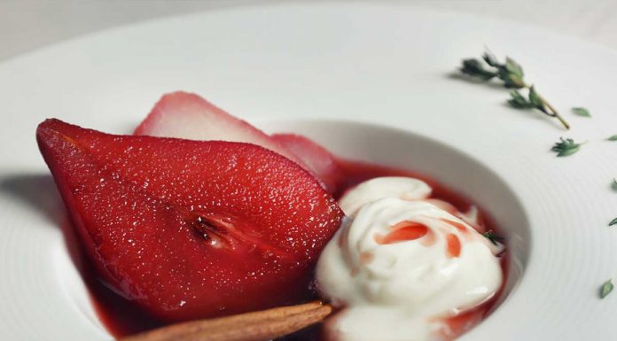 Recept: Poširana hruška v rdečem vinu