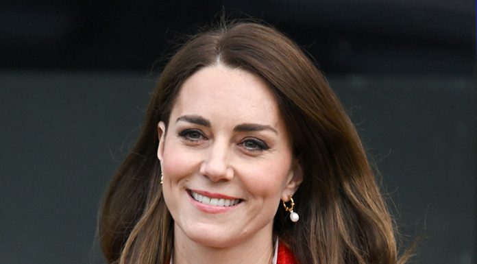 Se na britanskem kraljevem dvoru obeta četrti otrok?