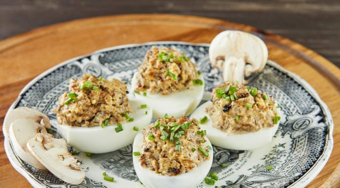 Recept: Polnjena jajca z gobami