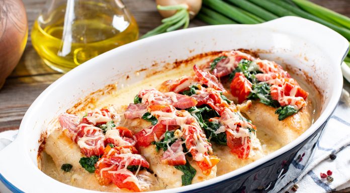 Recept: Piščančji zrezki s kremno omako iz posušenih paradižnikov