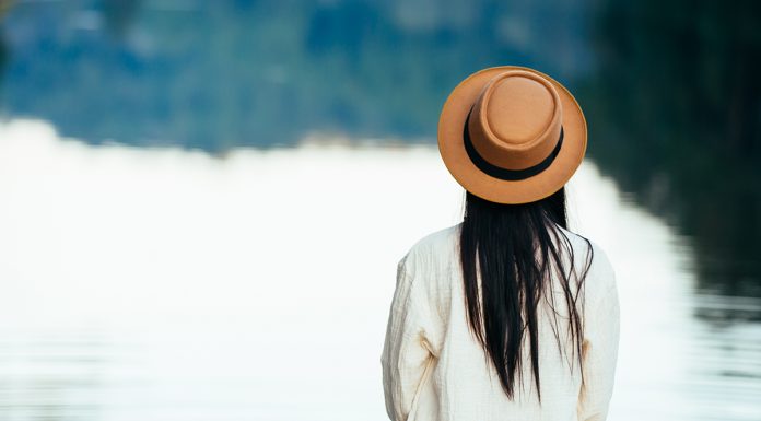 6 razlogov, zakaj se v zvezi počutite osamljeni