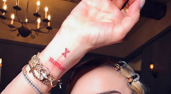 Zvezdnica, ki je po vseh pomlajevalnih posegih skoraj neprepoznavna, z novo tetovažo