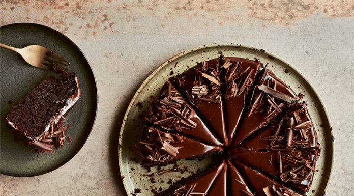 Recept: Čokoladna torta brez moke z olivnim oljem