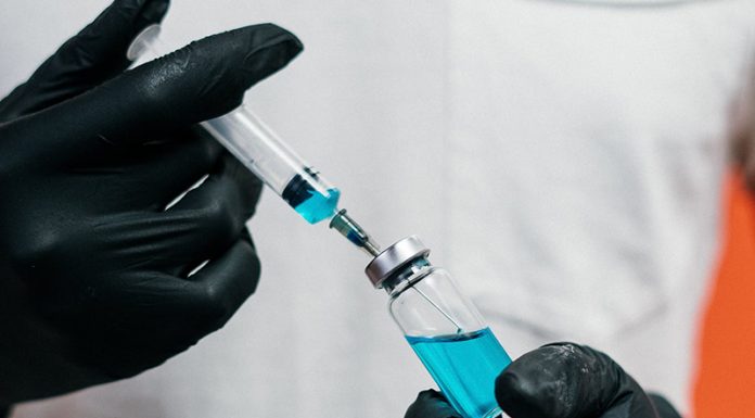 Poškodbe po cepljenju prvič priznane tudi v “uradnih” medijih