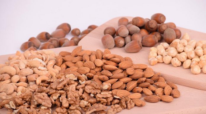 Bi res morali namakati oreščke, preden jih zaužijemo?