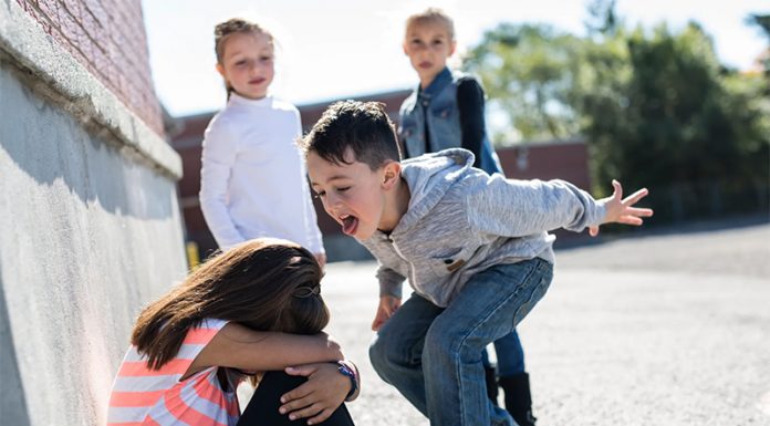 7 opozorilnih znakov, da je vaš otrok nasilnež, in kaj storiti v zvezi s tem