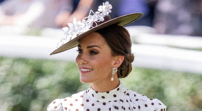 Vojvodinja Cambriška je izbrala dih jemajočo obleko, ki je poklon pokojni Diani