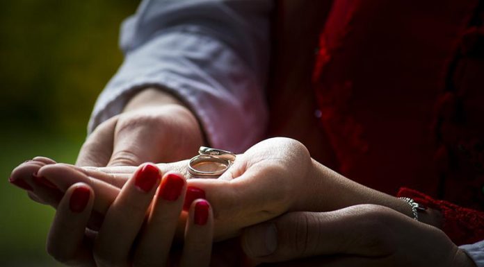 Ločitveni oz. razporočni prstani – nov trend, ki pridobiva na priljubljenosti