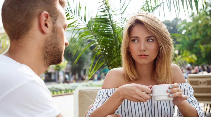 Kaj storiti, ko vaš partner kar naprej govori o vašem bivšem?