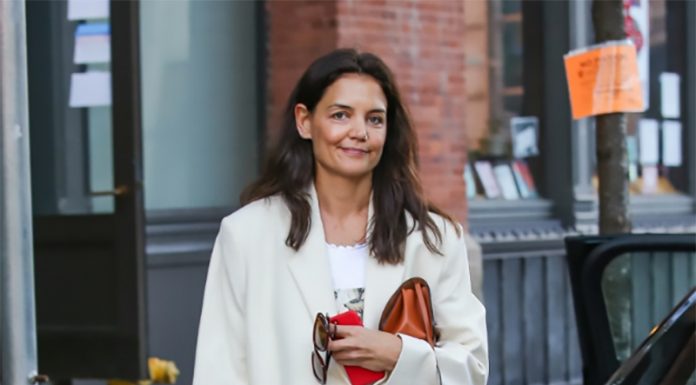 Katie Holmes dokazala, da (bele) superge niso edina udobna izbira